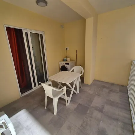 3br Family Near Valletta Lägenhet