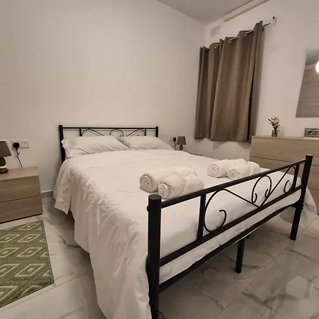 3br Family Near Valletta Apartment *