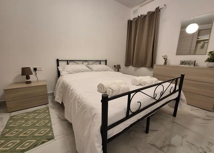 3br Family Near Valletta Apartment *